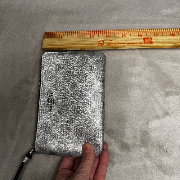 COACH Metallic Wristlet monogram silver - Picture 7 of 7